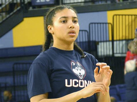 UConn basketball’s Azzi Fudd finding footing as freshman - BVM Sports