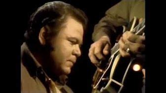 ROY CLARK, YESTERDAY, WHEN I WAS YOUNG - YouTube | Roy clark, Music albums, Pop singers