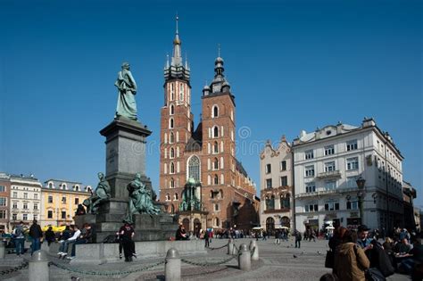 Krakow Old Town Square editorial photography. Image of mariacki - 25111712