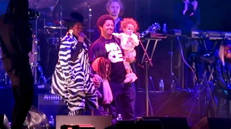 LAURYN HILL surprised by her son ZION on stage @ ONE MUSIC FEST 2022 ...