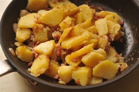 Fried Potatoes Recipe • Best German Recipes German Fried Potatoes, Fried Potatoes Recipe, Sliced ...