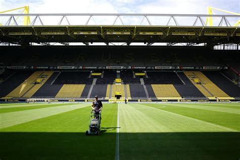 Bvb Stadium / Champions League Borussia Dortmund S Erling Haaland ...