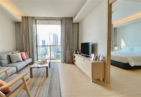 Oakwood Suites Bangkok Hotel - Deals, Photos & Reviews