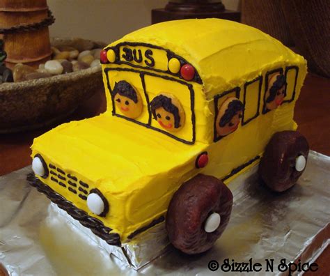 Sizzle N Spice: School Bus Cake, Cupcakes and Cookies