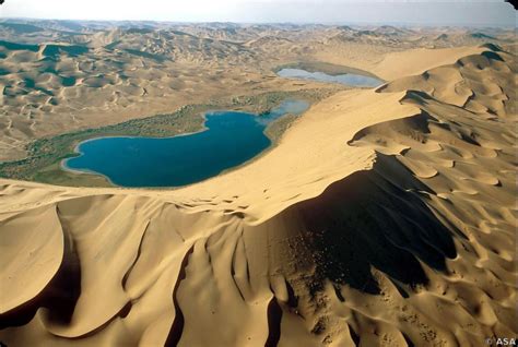 Désert Badain Jaran au nord de la Chine | Natural swimming pool, Natural landmarks, Fantasy map ...