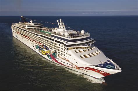 Norwegian Jewel Cruise Ship Reviews & Itineraries