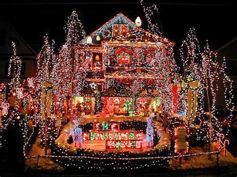 Crazy Christmas Lights: 15 Extremely Over-the-Top Outdoor Displays ...