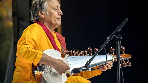 10 Names Of Famous Indian Musicians & Instruments They Play