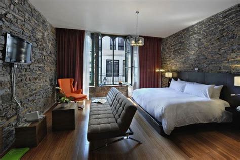 If you're coming to Montreal, Le Petit Hotel aka the Small Hotel ...