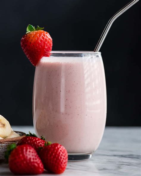 Healthy Strawberry Banana Smoothie - JoyFoodSunshine