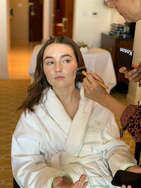 Golden Globes 2020: Kaitlyn Dever’s Beauty Look — Exclusive Photos | Allure