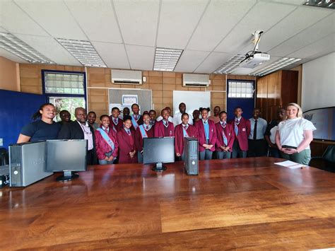 VUT DONATES COMPUTERS TO SUNCREST HIGH SCHOOL TO HELP BRIDGE THE ICT ...