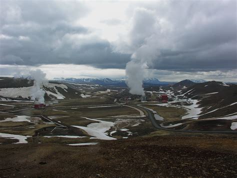 File:Krafla geothermal power plant 19.05.2008 12-43-46.jpg - Wikimedia Commons