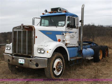 1968 Kenworth L-924 semi truck in Kansas City, KS | Item 4853 sold | Purple Wave