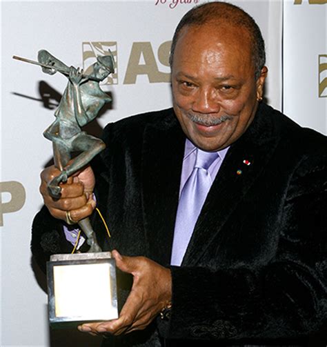 Quincy Jones biography, birth date, birth place and pictures