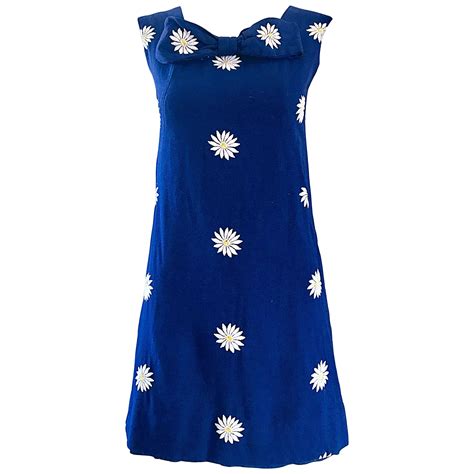 Chic 1960s Navy Blue Cotton Daisy Flower Print Vintage 60s Shift A - Line Dress For Sale at ...