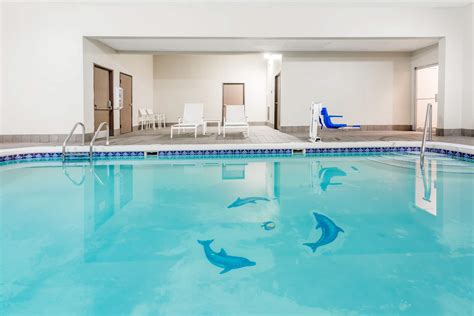 Travelodge by Wyndham Longmont | Longmont, CO Hotels