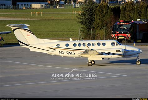 OO-GMJ - Air Service Liege Beechcraft 300 King Air 350 at Innsbruck | Photo ID 1174358 ...