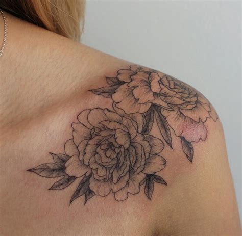 I like tattoo placement, size, and 2 flowers | Shoulder tattoos for ...