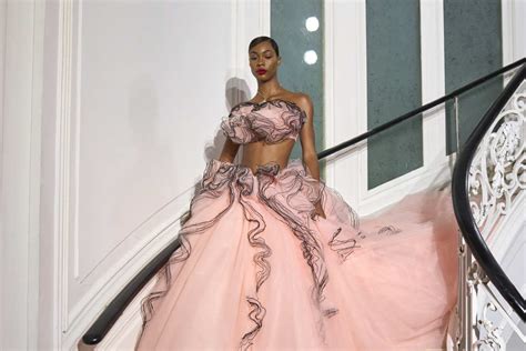 Christian Siriano Invokes 'the Greats' for Spring 2023 - Fashionista