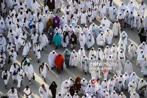 206 Hajj Pilgrims Make Their Way To Mecca Stock Photos, High-Res ...