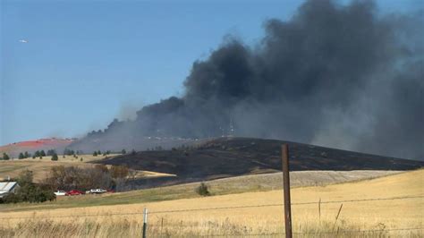 Gray Fire: 2 dead, many structures lost as wildfire threat grows in ...