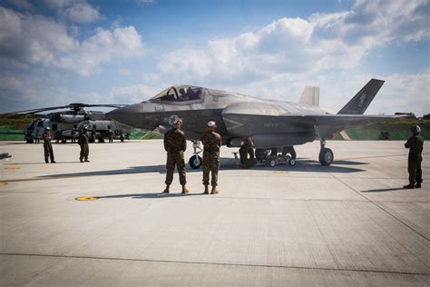 DVIDS - Images - 1st MAW enhances capabilities during Distributed STOVL Operations [Image 6 of 6]