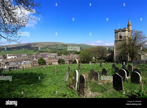 Market day hawes market town hi-res stock photography and images - Alamy