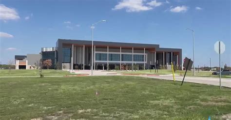 Forney ISD welcomes first students to "The OC" - CBS Texas