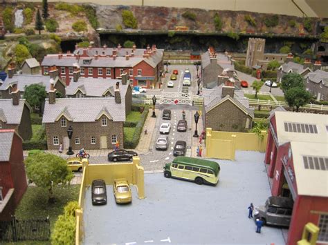 A great town scene in N Scale featuring Metcalfe Kits | Metcalfe, Scene, Towns