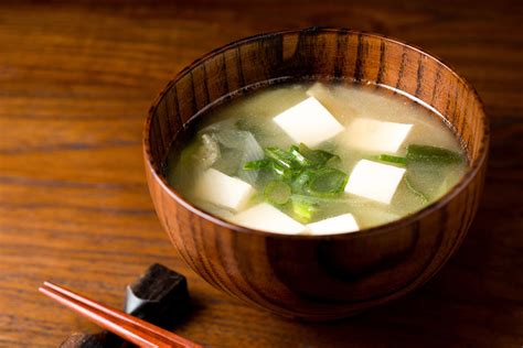 How to Make The Classic Tofu Miso Soup