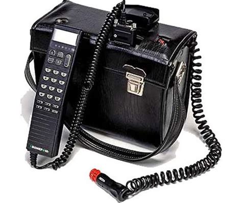 From Backpack Transceiver to Smartphone: A Visual History of the Mobile ...