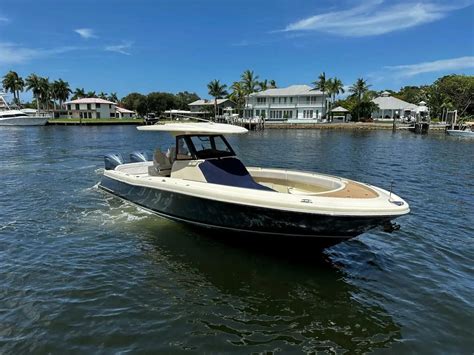 Chris-Craft Catalina 34 2019 | HMY Yachts