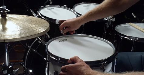 How To Tune A Snare Drum (The Easy Way) - Drumeo Beat