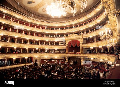 bolshoi theatre moscow the bolshoi theatre interior and audience Stock ...