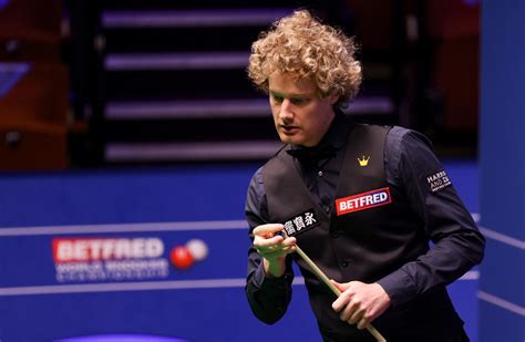 Neil Robertson has momentum as he reaches World Championship quarter-finals