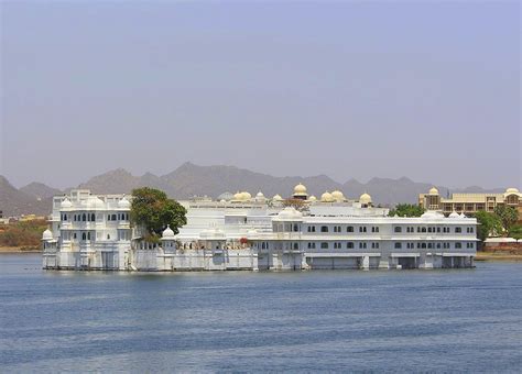 Taj Lake Palace – Udaipur | Currylines – Caroline's