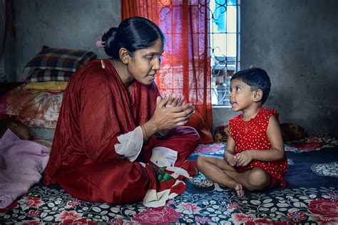 Un nuevo programa mejora los centros de cuidado infantil en las fábricas de ropa de Bangladesh