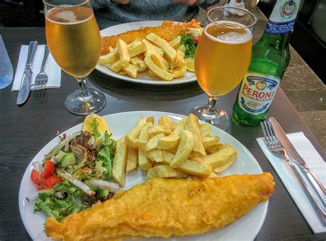 Fish n Chips from some hole in the wall pub in London [OC][3200x2368] : FoodPorn