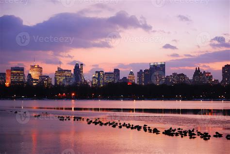 Sunset in Central Park, New York City 8408860 Stock Photo at Vecteezy