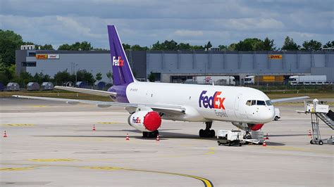 FedEx Boeing 757 Overruns Runway Returning To Chattanooga Airport