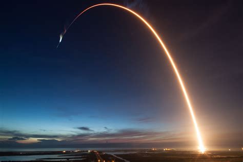 SpaceX lanza su último Falcon 9 Block 4 para llevar suministros a la ISS