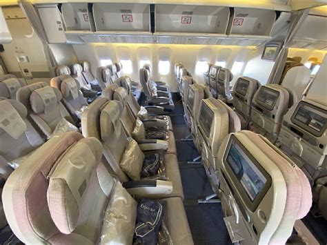 Emirates Boeing 777-300ER: A Full Cabin Tour - Simple Flying