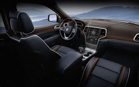 Jeep® Grand Cherokee Overland® offers a stunning display of distinction ...