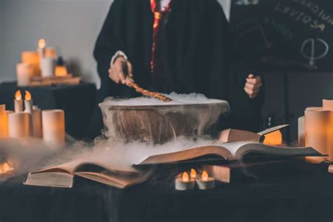 🥇 Image of person performing magic ritual - 【FREE PHOTO】 100012199