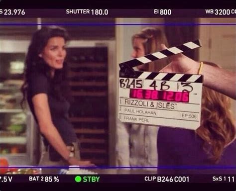 Rizzoli & Isles 5x06 - Knockout | Behind the scenes Tess Gerritsen, Lahan, Rizzoli, Perl, Woman ...