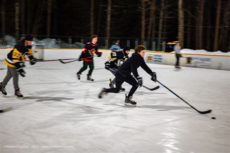 Shinny hockey at Icelynd Skating trails