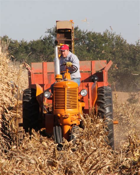 Antique corn picker gathers spectators | Local | wahoo-ashland-waverly.com