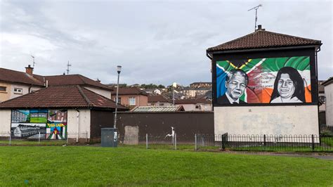 Derry Murals - The People's Gallery in the Bogside | Justin Plus Lauren