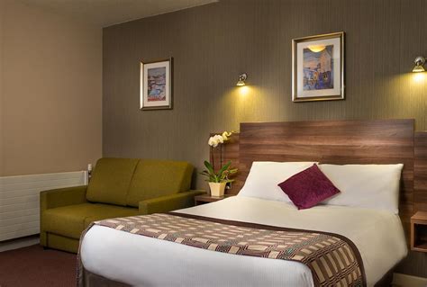 Hotels in Galway Bay Ireland - Jurys Inn Galway on the Seafront